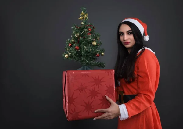 Счастливая Молодая Женщина Костюме Санта Клауса Коробками Подарков — стоковое фото