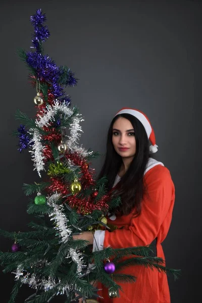 Gelukkig Mooie Jonge Vrouw Kerstman Kostuum Met Huidige Dozen — Stockfoto