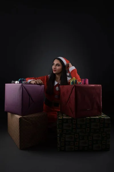 Jolie Jeune Femme Souriante Costume Père Noël Souriant Jolie Jeune — Photo