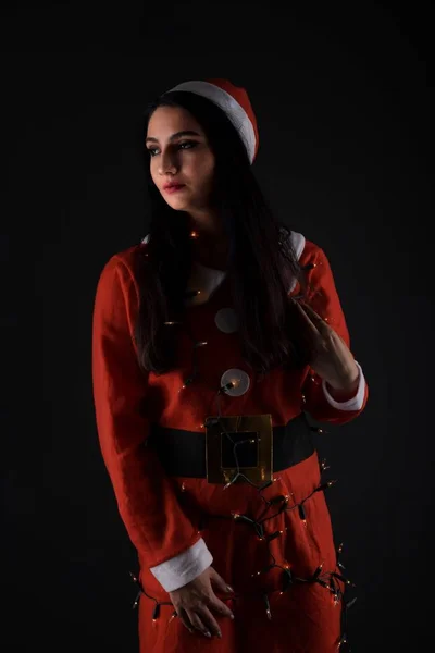Lächelnde Attraktive Junge Frau Weihnachtsmann Kostüm Lächelnde Attraktive Junge Frau — Stockfoto