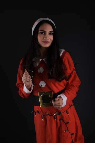 Sorrindo Atraente Jovem Mulher Traje Papai Noel Sorrindo Atraente Jovem — Fotografia de Stock