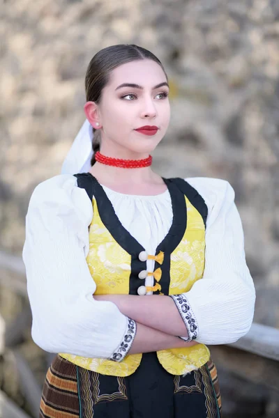 Jeune Belle Femme Slovaque Costume Traditionnel — Photo