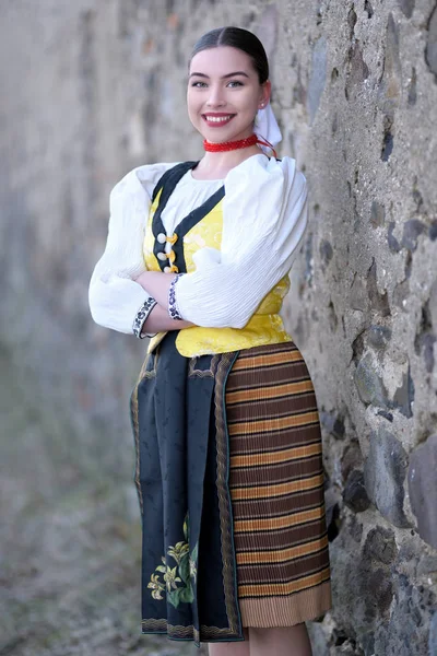 Ung Vakker Slovakisk Kvinne Tradisjonelt Kostyme – stockfoto