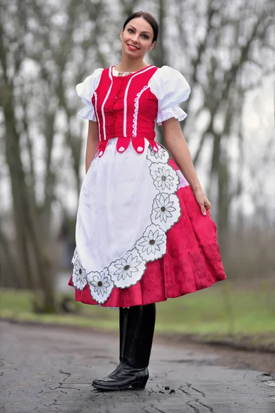 Jeune Belle Femme Slovaque Costume Traditionnel — Photo