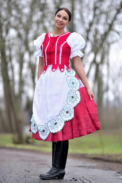 Junge Schöne Slowakin Traditioneller Tracht — Stockfoto