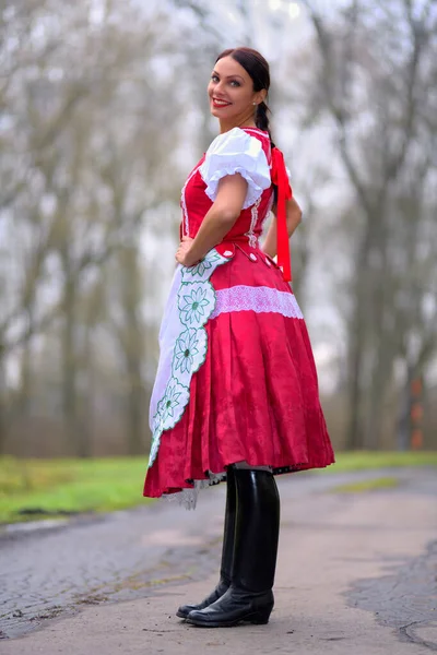 Junge Schöne Slowakin Traditioneller Tracht — Stockfoto