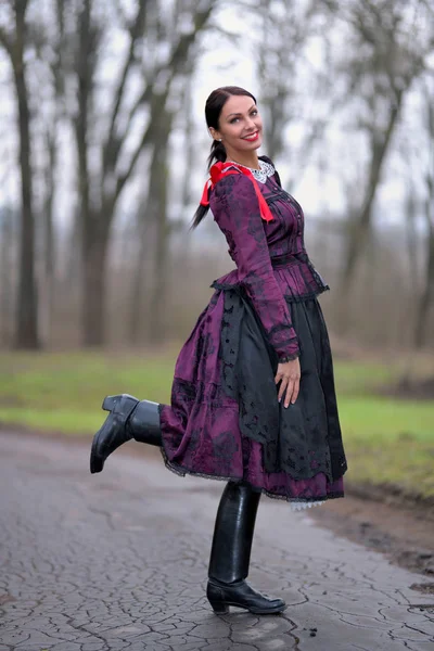 Joven Hermosa Eslovaca Traje Tradicional — Foto de Stock