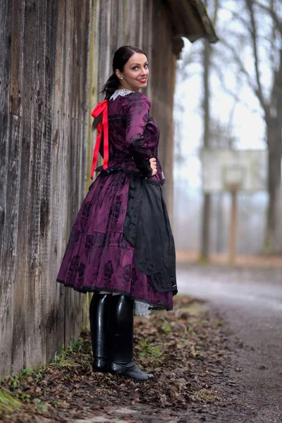 Jonge Mooie Slovak Vrouw Traditioneel Kostuum — Stockfoto