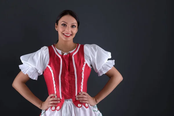 Jovem Bela Mulher Eslovaca Traje Tradicional — Fotografia de Stock