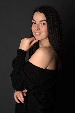 Stüdyoda Seksi Genç Esmer Kadın