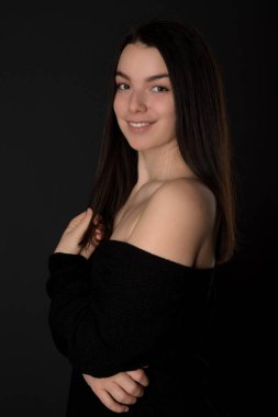 Stüdyoda Seksi Genç Esmer Kadın