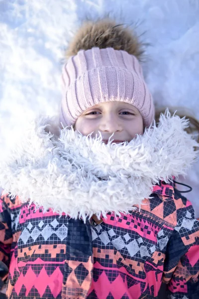 Dziewczyna Grać Śniegu — Zdjęcie stockowe