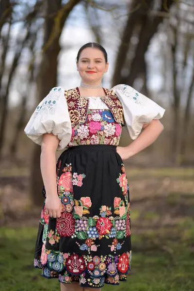 전통적인 슬로바키아 여자의 초상화 — 스톡 사진
