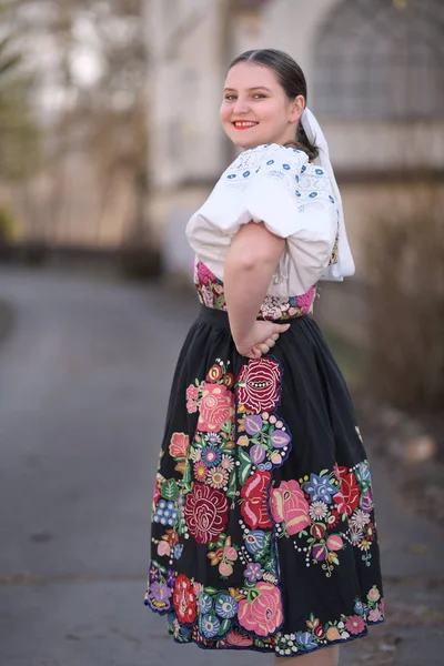 전통적인 드레스에서 슬로바키아어 — 스톡 사진