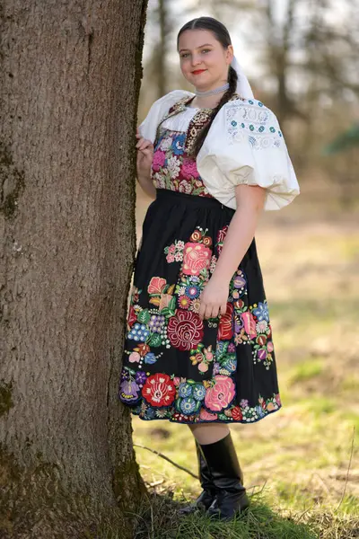 Portret Van Mooi Slovak Meisje Poseren Het Park — Stockfoto