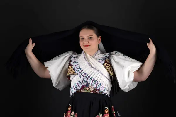 Portret Van Een Vrouw Een Traditioneel Kostuum — Stockfoto