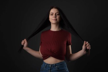 seksi genç kadın Studio스튜디오에서 섹시 한 젊은 여자
