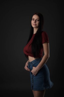 seksi genç kadın Studio스튜디오에서 섹시 한 젊은 여자