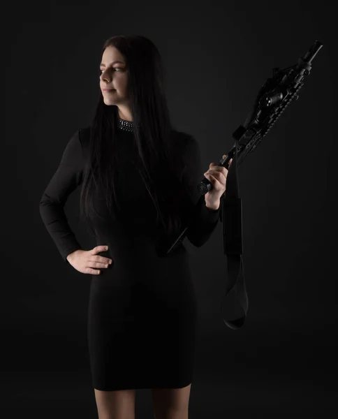 Silahlı Seksi Kadın — Stok fotoğraf