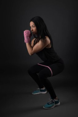 Spor yapan atletik kız.