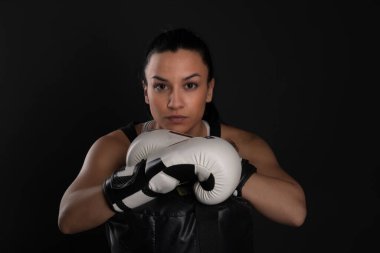 Seksi Fitness Kızı. Spor yapan atletik kız.