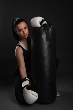 Seksi Fitness Kızı. Spor yapan atletik kız.