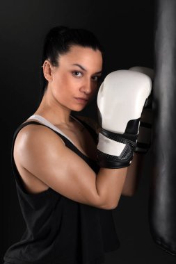 Seksi Fitness Kızı. Spor yapan atletik kız.