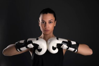 Seksi Fitness Kızı. Spor yapan atletik kız.