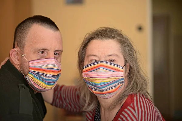 Sindrome Coppia Amore Con Maschera Respiratore — Foto Stock