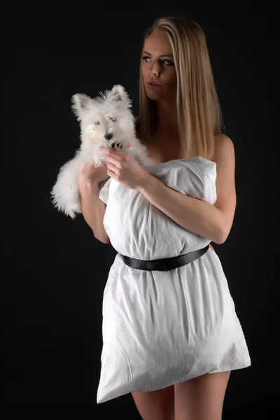 Sexy Mujer Rubia Natural Con Cachorro — Foto de Stock