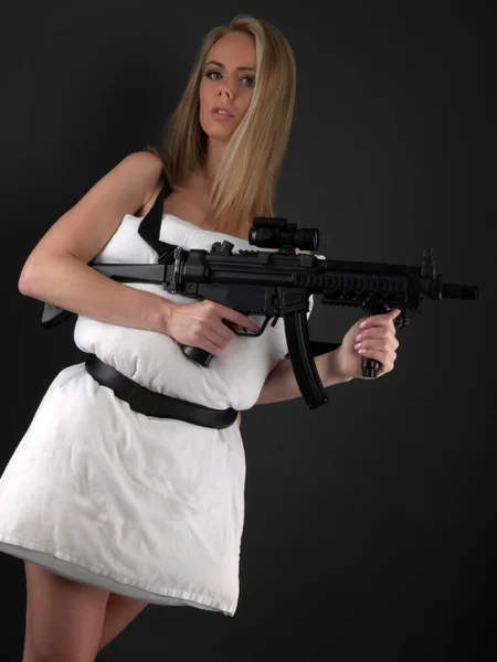 Sexy Blonde Vrouw Holding Gun — Stockfoto