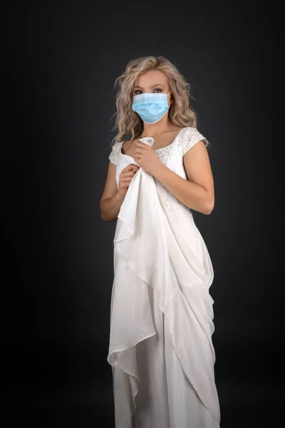 Mulher Vestido Noiva Máscara Respirador — Fotografia de Stock
