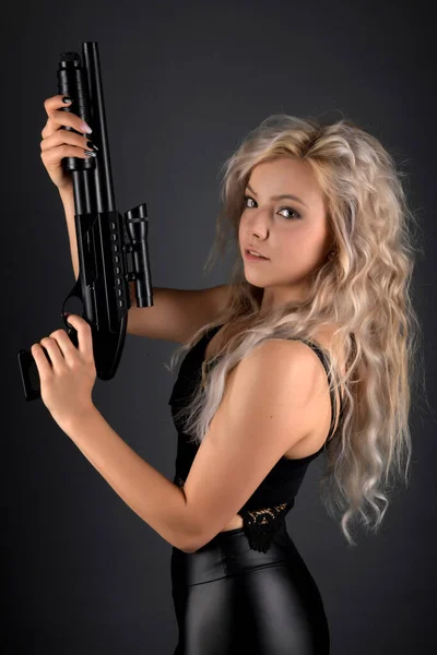 Mladá Sexy Žena Pistolí — Stock fotografie