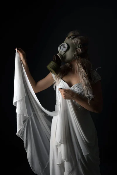Bruid Beschermende Medische Maskers Bruiloft Tijdens Coronavirusperiode — Stockfoto