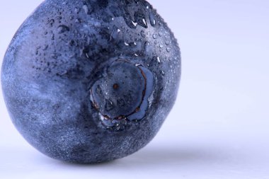 Yabanmersini. Beyaz arka planda taze çiğ böğürtlen. Kırpma yolu ile. Koleksiyon.