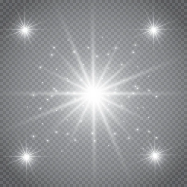 Conjunto de luces brillantes doradas efectos aislados sobre fondo transparente. El sol parpadea con rayos y focos. Efecto de luz brillante. Estallido de estrellas con destellos . — Vector de stock