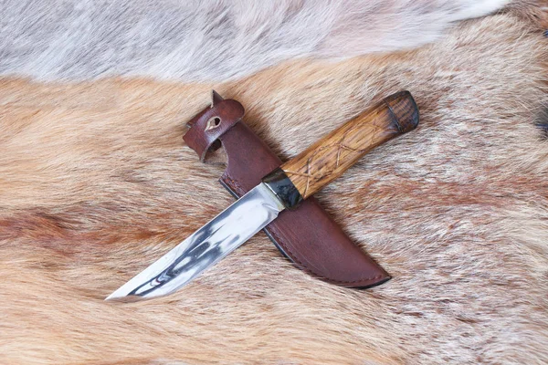 Sharp hunting knife — Stock Photo, Image