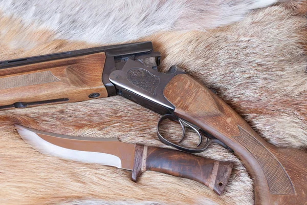 Hunting gun and knife — Stock Photo, Image