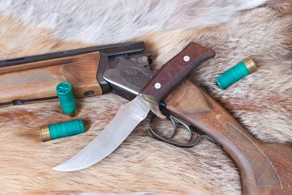 Hunting gun and  knife — Stock Photo, Image