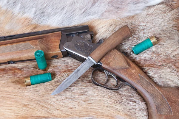 Hunting gun and  knife — Stock Photo, Image