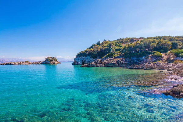 Paisagem Praia Rochosa Dia Verão Bela Cor Turquesa Água Mar — Fotografia de Stock