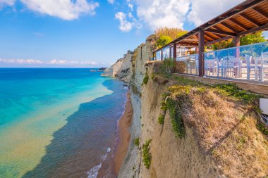 Palaiokastritsa yakınlarındaki Corfu Adası 'ndaki sahil manzarası çok güzel. Yunanistan