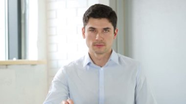Office, Kapalı kamera işaret adam