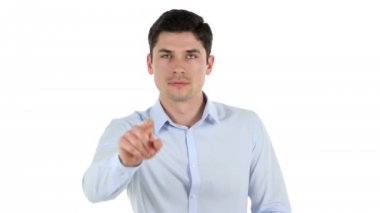 Kamera doğru işaret eden işadamı