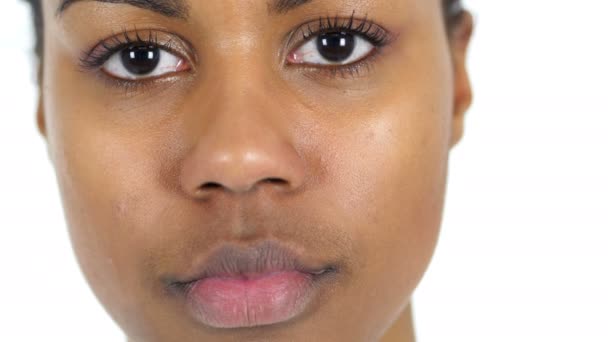 Genç siyah kadın yakın çekim — Stok video