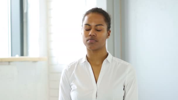 Black Woman Shaking Head to No — Stock Video