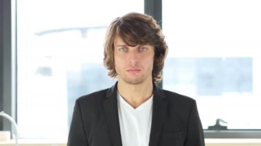 Üzgün üzgün işadamı