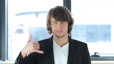 Bizi arayın yardım için jest