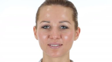 kadının yüzü gülüyor