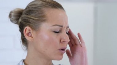 Baş ağrısı, kadın yakın çekim